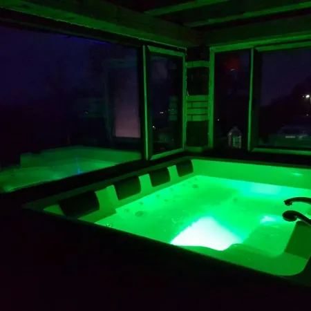 Alpesi faház Ranch Diamond Sarajevo With Jacuzzi *